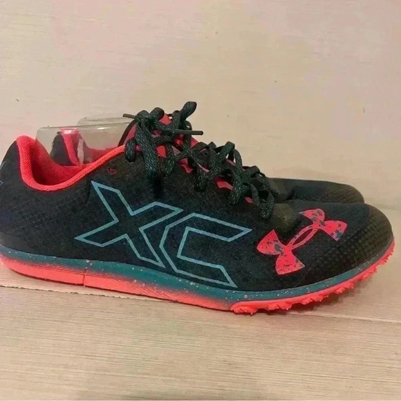 Under Armour Brigade XC Low Spiked Track Running Shoes Sz 10.5 - Picture 10 of 11